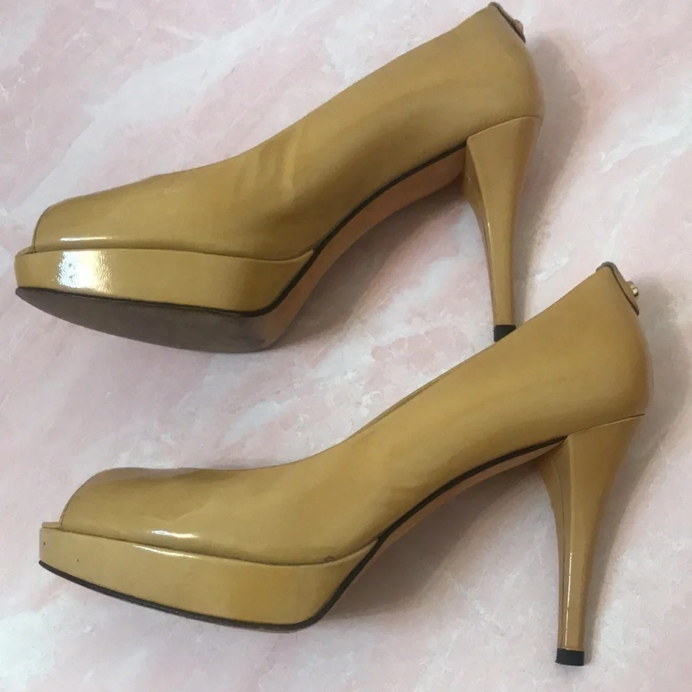 Stuart Weitzman nude patent leather platform heel 8.5M